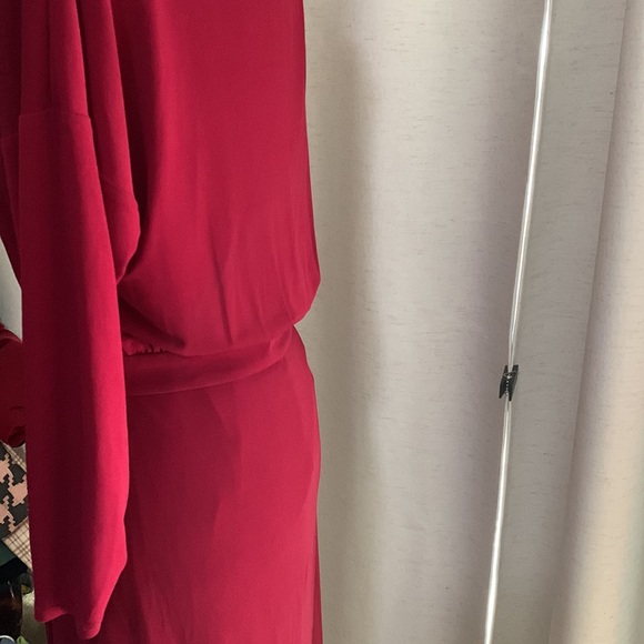 Pretty red dress - Picture 3 of 3